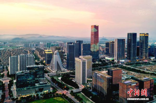 首届东说念主工智能高质料发展峰会将于12月在杭州举办